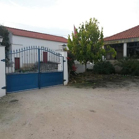 Alojamentos Dos Mangues 圣马蒂纽·杜·波特 外观 照片